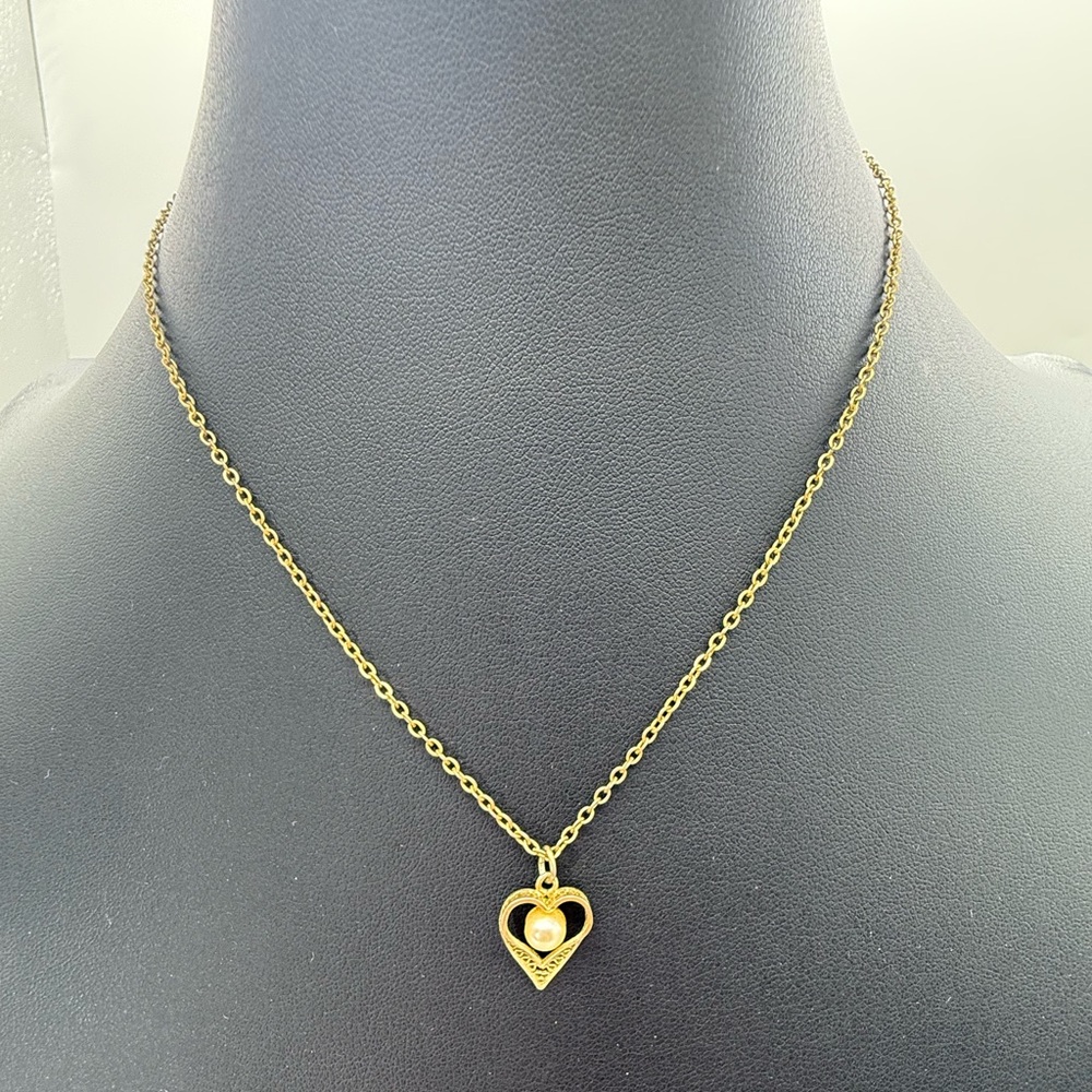 Vintage Style Heart Necklace Gold Tone Faux Pearl Center Jewelry romantic gift